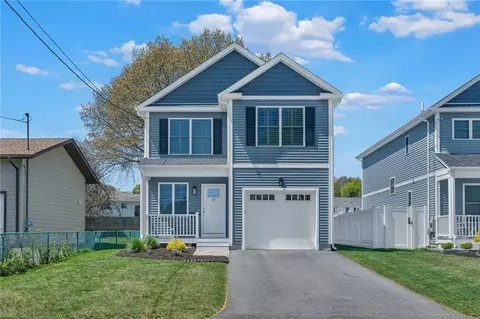 28 Ashley St, Cranston, RI 02920