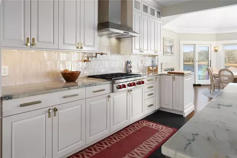Kitchen - 1090 Buttonwoods Ave, Warwick, RI 02886 photo 2 of 7
