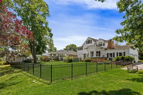 Exterior - 1090 Buttonwoods Ave, Warwick, RI 02886 photo 2 of 2