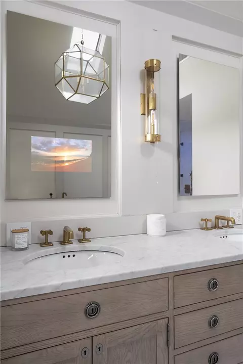 Bath - 1090 Buttonwoods Ave, Warwick, RI 02886 photo 3 of 7