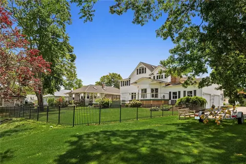 Exterior - 1090 Buttonwoods Ave, Warwick, RI 02886 photo 1 of 2