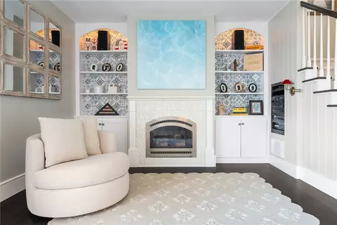 Living - 1090 Buttonwoods Ave, Warwick, RI 02886 photo 1 of 1