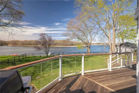 Exterior - 1090 Buttonwoods Ave, Warwick, RI 02886 photo 3 of 6
