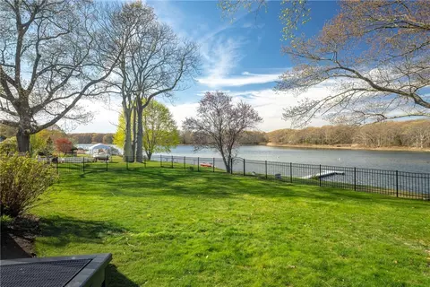 Exterior - 1090 Buttonwoods Ave, Warwick, RI 02886 photo 6 of 6