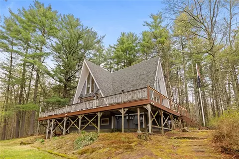 535 Log Rd, Smithfield, RI 02917