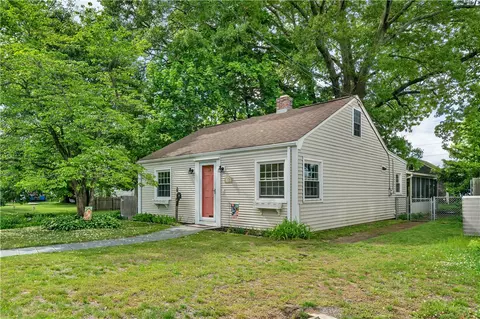 57 Park Dr, Riverside, RI 02915