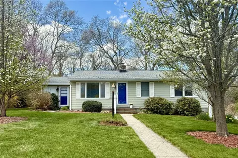 5 Sunnyside Dr, Westerly, RI 02891
