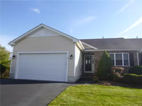 8 Sweet Corn Dr, Cranston, RI 02921