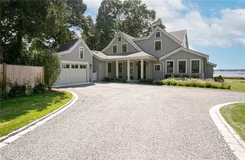 133 Ferry Rd, Bristol, RI 02809