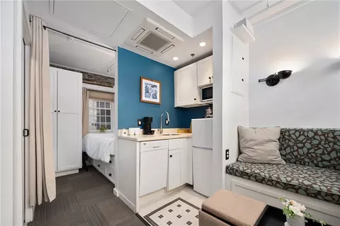 65 Weybosset St #304, Providence, RI 02903