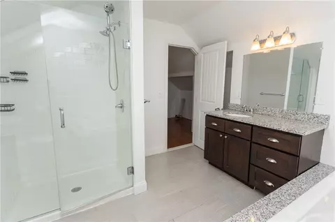 Bath - 20 W View St, Warwick, RI 02889 photo 4 of 4