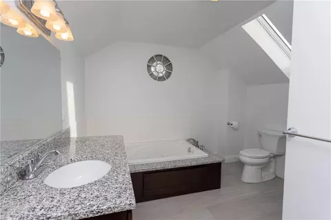 Bath - 20 W View St, Warwick, RI 02889 photo 2 of 4