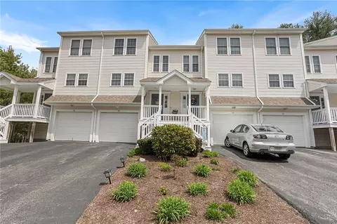 59 Red Brook Ln, West Warwick, RI 02893