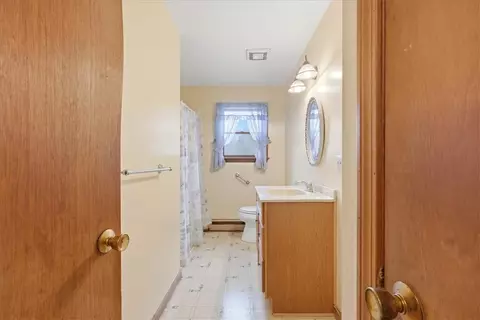 Entry Way - 7 Brookview Ct, Westerly, RI 02891 photo 3 of 3