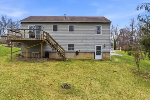 Exterior - 7 Brookview Ct, Westerly, RI 02891 photo 8 of 10
