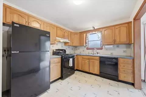 Kitchen - 7 Brookview Ct, Westerly, RI 02891 photo 2 of 3