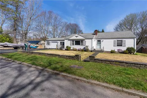 11 Terrace Dr, Bristol, RI 02809