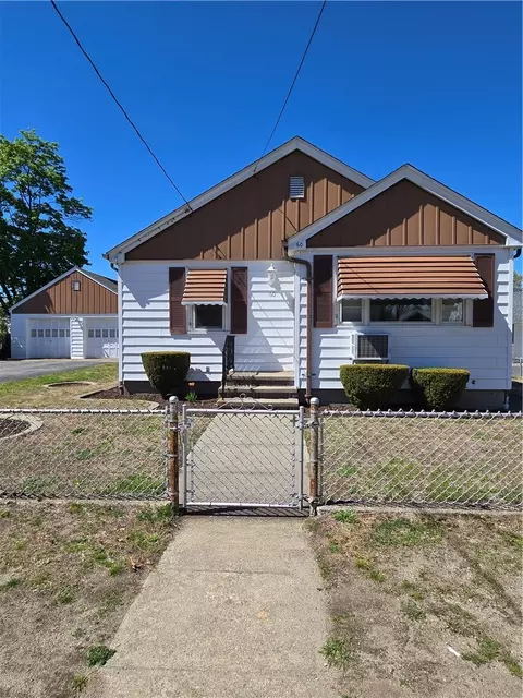 60 Charlotte St, North Providence, RI 02904