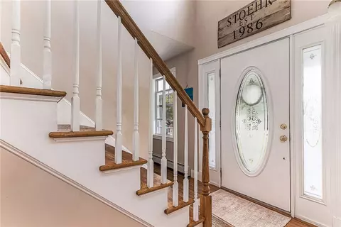 Entry Way - 4 Laurel Ave, Westerly, RI 02891 photo 1 of 3