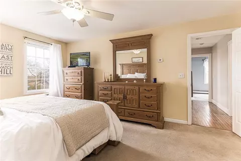 Bedroom - 4 Laurel Ave, Westerly, RI 02891 photo 6 of 9