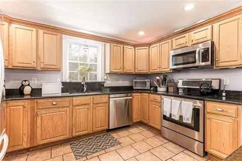 Kitchen - 4 Laurel Ave, Westerly, RI 02891 photo 5 of 6