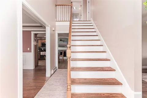 Entry Way - 4 Laurel Ave, Westerly, RI 02891 photo 2 of 3