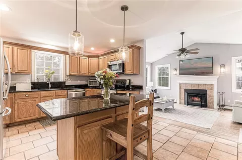 Kitchen - 4 Laurel Ave, Westerly, RI 02891 photo 3 of 6