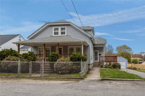 86 Fall St, Woonsocket, RI 02895