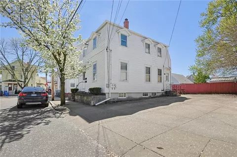 6 Franklin Ave, Cranston, RI 02920