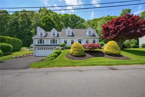 19 Oak Hill Dr, Johnston, RI 02919
