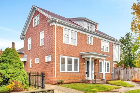 41 Elmway St, Providence, RI 02906