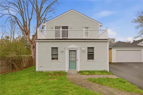 16 Cummings Rd, Newport, RI 02840