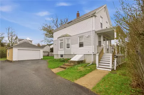 18 Cummings Rd, Newport, RI 02840