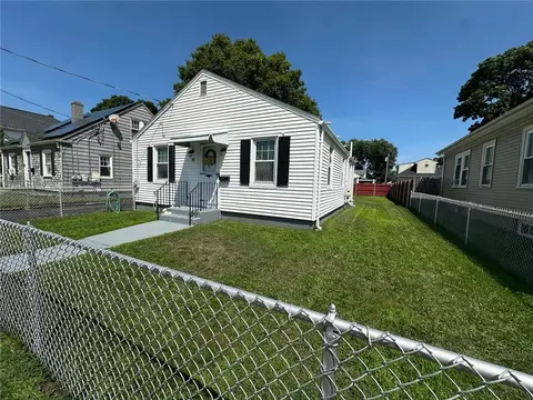 39 Clinton St, Pawtucket, RI 02861