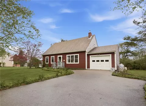 14 Barton Ln, Middletown, RI 02842