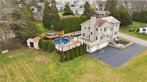 42 Lewis St, Tiverton, RI 02878