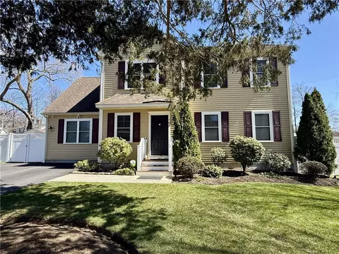 80 Preston Dr, Warwick, RI 02886