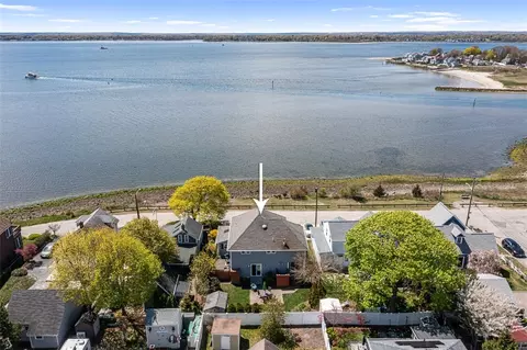 15 Shore Dr, Barrington, RI 02806