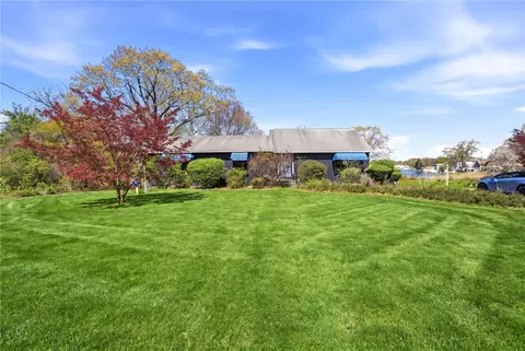 585 Meadow View Ave, Warwick, RI 02889