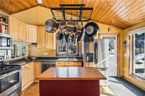 Kitchen - 585 Meadow View Ave, Warwick, RI 02889 photo 4 of 7
