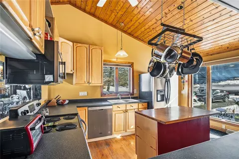 Kitchen - 585 Meadow View Ave, Warwick, RI 02889 photo 6 of 7
