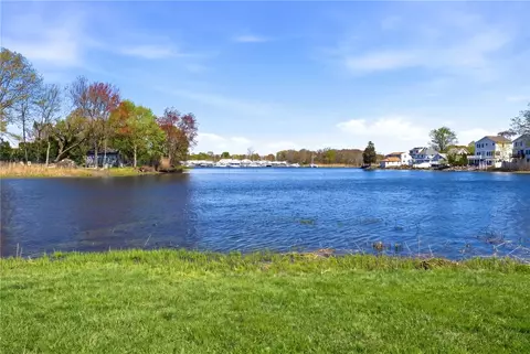 View/Area - 585 Meadow View Ave, Warwick, RI 02889 photo 5 of 5