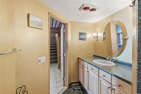 Bath - 585 Meadow View Ave, Warwick, RI 02889 photo 2 of 3