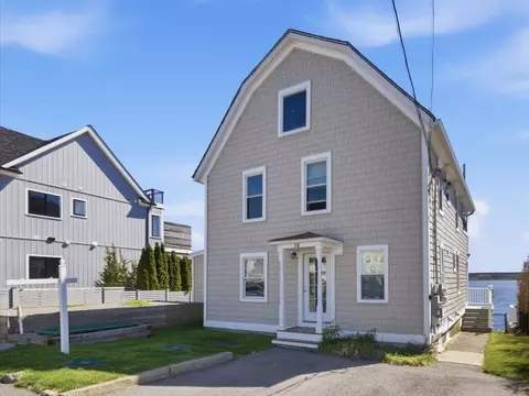38 Aquidneck Ave, Portsmouth, RI 02871
