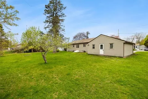 Exterior - 200 Glen Dr, Warwick, RI 02886 photo 5 of 9
