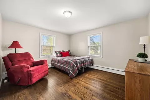 Bedroom - 200 Glen Dr, Warwick, RI 02886 photo 4 of 4
