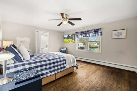 Bedroom - 200 Glen Dr, Warwick, RI 02886 photo 2 of 4