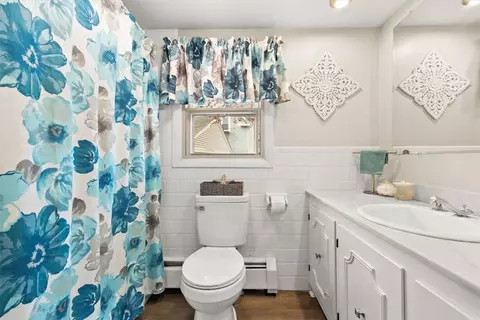 Bath - 200 Glen Dr, Warwick, RI 02886 photo 1 of 3