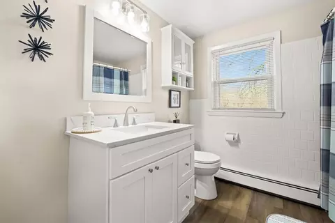 Bath - 200 Glen Dr, Warwick, RI 02886 photo 3 of 3