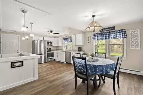 Kitchen - 200 Glen Dr, Warwick, RI 02886 photo 4 of 5